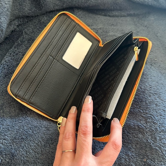 Steve Madden Orange Wristlet Wallet NWOT - Picture 3 of 3